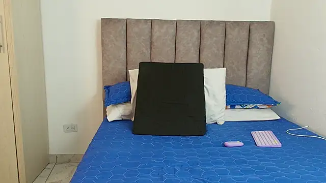 Snapshot of karina_lewis_ chatting on 26, 2, 2025 karina lewis online show from 26, 2, 2025