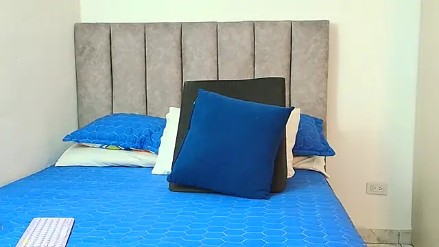 Snapshot of karina_lewis_ chatting on 11, 9, 2025 karina lewis online show from 11, 9, 2025