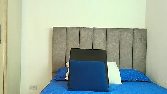 Snapshot of karina_lewis_ chatting on 13, 10, 2025 karina lewis online show from 13, 10, 2025