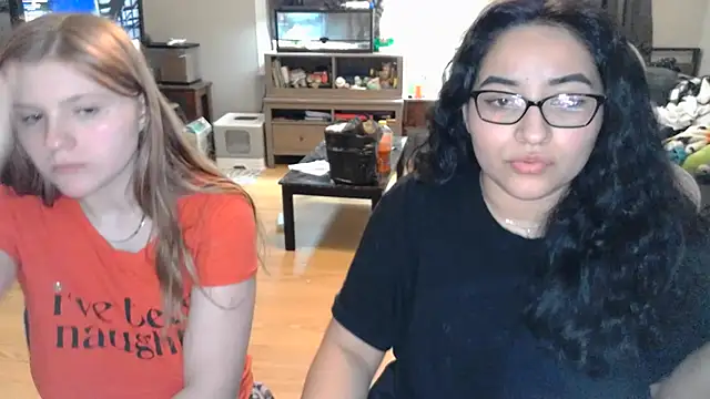 Snapshot of Elliewgfs chatting on 4, 3, 2025 Elliewgfs online show from 4, 3, 2025