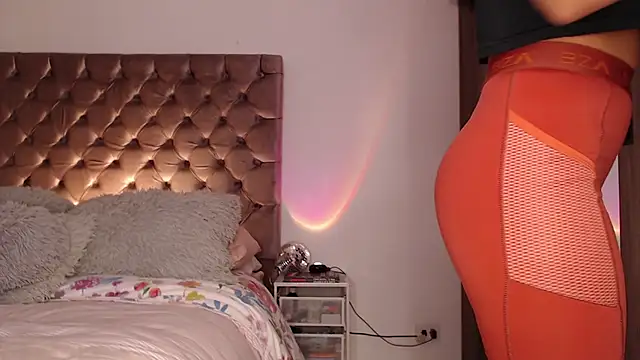 Roussmariehenao online show from 16, 4, 2026