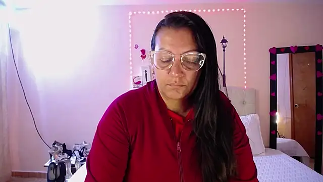 Victoria Red01 online show from 4, 2, 2025