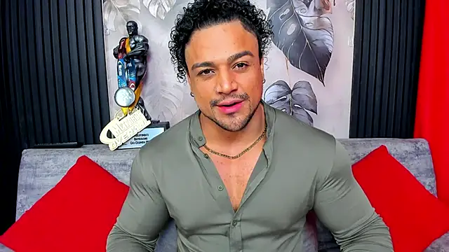 Snapshot of MikeEstevess chatting on 15, 12, 2025 MikeEstevess online show from 15, 12, 2025