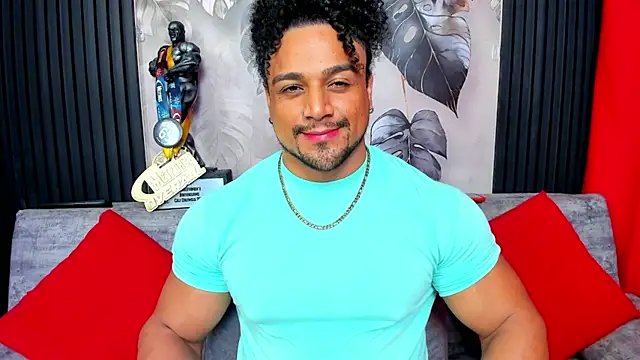 Snapshot of MikeEstevess chatting on 18, 12, 2025 MikeEstevess online show from 18, 12, 2025