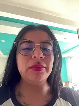 Snapshot of Devilsweet17 chatting on 4, 3, 2025 Devilsweet17 online show from 4, 3, 2025