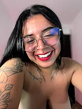 Snapshot of Devilsweet17 chatting on 1, 12, 2025 Devilsweet17 online show from 1, 12, 2025