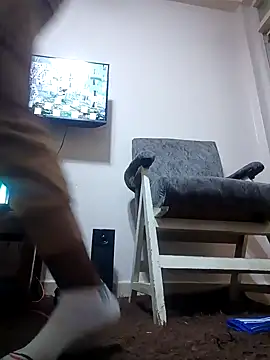 pretty-eyes23 online show from 2, 2, 2025