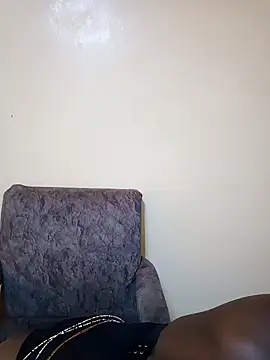 pretty-eyes23 online show from 4, 2, 2025