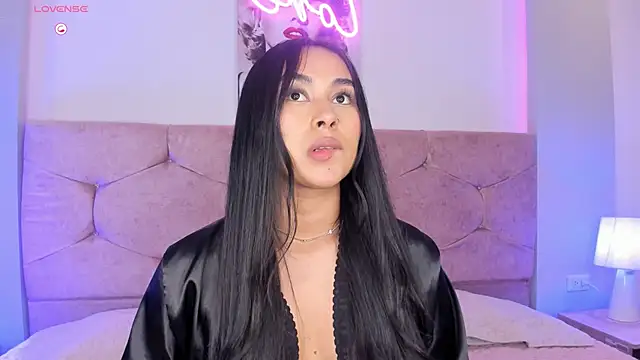 Snapshot of Cameliaa_Smiith chatting on 18, 12, 2024 Cameliaa Smiith online show from 18, 12, 2024