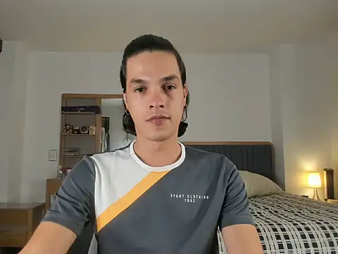 uglycoyote18 online show from 23, 4, 2026