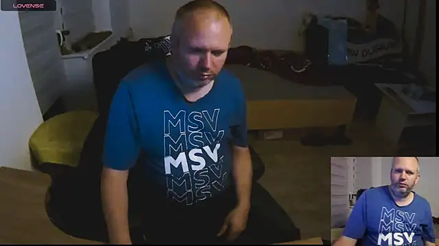 Snapshot of ShyBoy1982 chatting on 10, 10, 2025 ShyBoy1982 online show from 10, 10, 2025