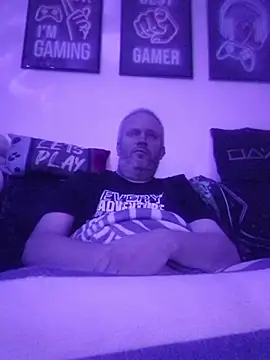 Snapshot of ShyBoy1982 chatting on 18, 10, 2025 ShyBoy1982 online show from 18, 10, 2025