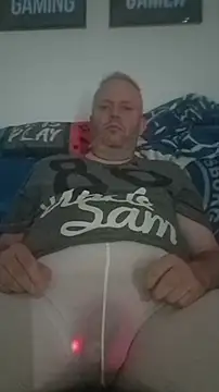 Snapshot of ShyBoy1982 chatting on 2, 11, 2025 ShyBoy1982 online show from 2, 11, 2025