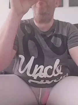 Snapshot of ShyBoy1982 chatting on 6, 11, 2025 ShyBoy1982 online show from 6, 11, 2025