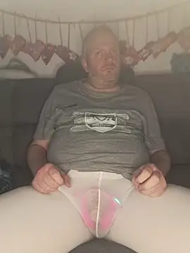 Snapshot of ShyBoy1982 chatting on 30, 11, 2025 ShyBoy1982 online show from 30, 11, 2025