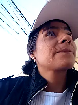 Snapshot of Leslly_ chatting on 6, 1, 2025 Leslly online show from 6, 1, 2025