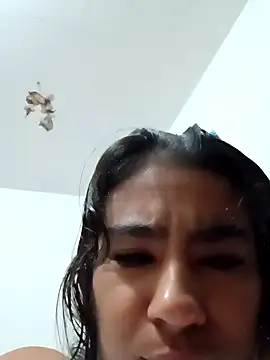 Snapshot of Leslly_ chatting on 1, 2, 2025 Leslly online show from 1, 2, 2025