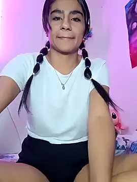 Snapshot of Leslly_ chatting on 22, 2, 2025 Leslly online show from 22, 2, 2025