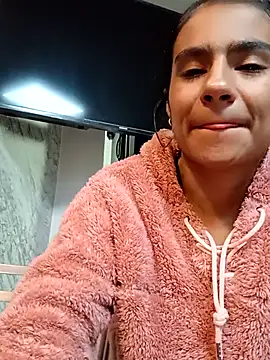 Snapshot of Leslly_ chatting on 26, 9, 2025 Leslly online show from 26, 9, 2025