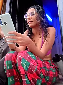 Snapshot of Leslly_ chatting on 23, 11, 2025 Leslly online show from 23, 11, 2025