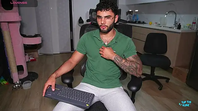 Snapshot of Derek_w chatting on 19, 12, 2024 Derek w online show from 19, 12, 2024