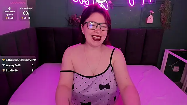 Snapshot of Emily_Amorre chatting on 14, 7, 2026 Emily Amorre online show from 14, 7, 2026