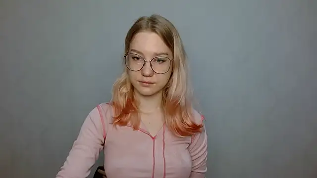 Snapshot of cindi_hot chatting on 12, 1, 2025 cindi hot online show from 12, 1, 2025