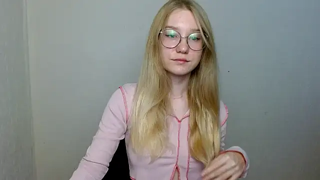 Snapshot of cindi_hot chatting on 9, 11, 2025 cindi hot online show from 9, 11, 2025