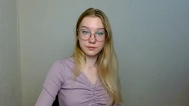 Snapshot of cindi_hot chatting on 15, 11, 2025 cindi hot online show from 15, 11, 2025