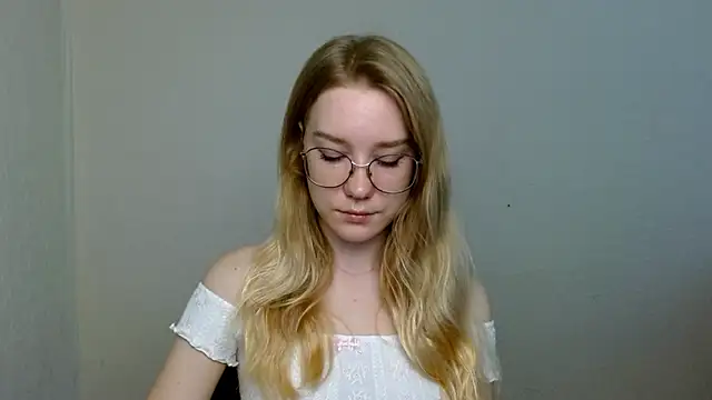 Snapshot of cindi_hot chatting on 19, 11, 2025 cindi hot online show from 19, 11, 2025