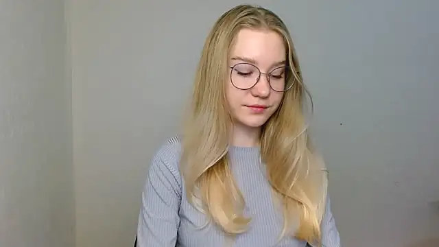 Snapshot of cindi_hot chatting on 19, 12, 2025 cindi hot online show from 19, 12, 2025