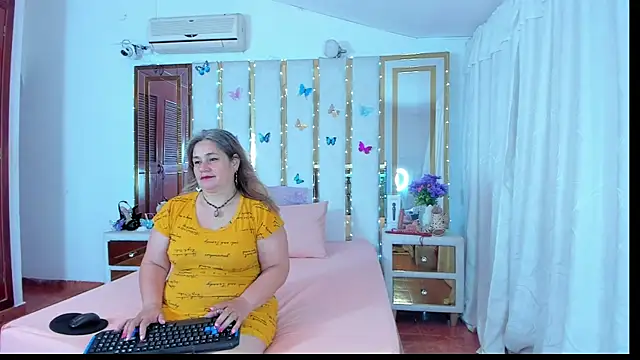 Snapshot of AnyelaGitanaMature chatting on 15, 9, 2025 AnyelaGitanaMature online show from 15, 9, 2025