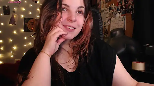 Snapshot of Saya_sweet chatting on 15, 10, 2025 Saya sweet online show from 15, 10, 2025