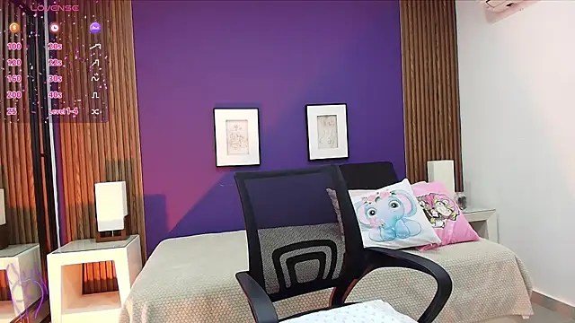 Snapshot of alina_martinelli chatting on 5, 2, 2025 alina martinelli online show from 5, 2, 2025