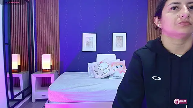 Snapshot of alina_martinelli chatting on 12, 10, 2025 alina martinelli online show from 12, 10, 2025