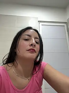 Snapshot of alina_martinelli chatting on 18, 11, 2025 alina martinelli online show from 18, 11, 2025