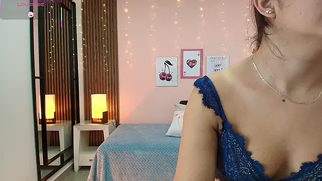 Snapshot of alina_martinelli chatting on 23, 11, 2025 alina martinelli online show from 23, 11, 2025