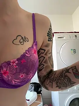 Snapshot of LenaSophie chatting on 5, 3, 2025 LenaSophie online show from 5, 3, 2025