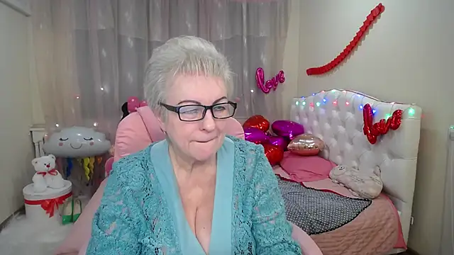 KayleSmoll online show from 5, 2, 2025