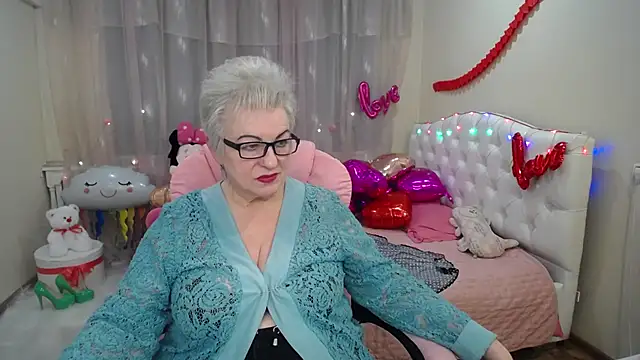 KayleSmoll online show from 6, 2, 2025