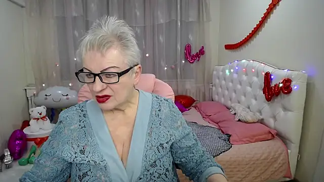 KayleSmoll online show from 18, 2, 2025