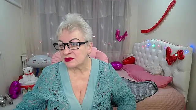 KayleSmoll online show from 28, 2, 2025