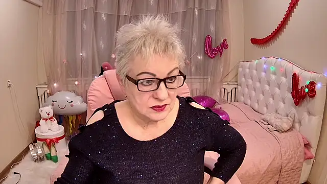 KayleSmoll online show from 18, 3, 2025