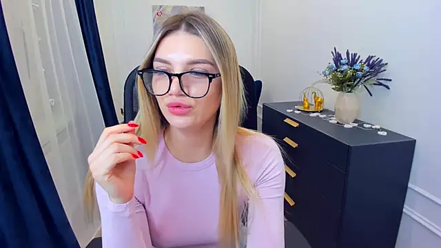 SelenaeMoore online show from 17, 2, 2026