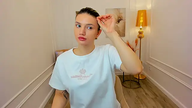 SelenaeMoore online show from 2, 4, 2026