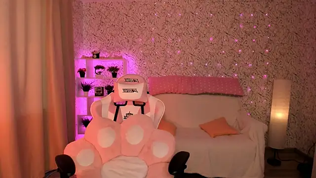 Snapshot of luna_cross chatting on 23, 3, 2025 luna cross online show from 23, 3, 2025