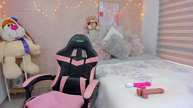 Snapshot of emilyharrix chatting on 1, 12, 2024 emilyharrix online show from 1, 12, 2024