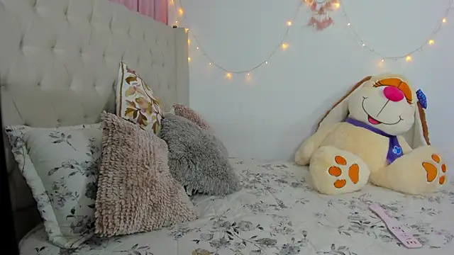 Snapshot of emilyharrix chatting on 4, 3, 2025 emilyharrix online show from 4, 3, 2025