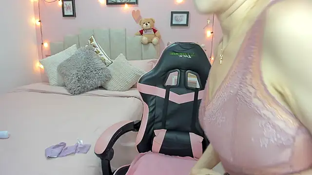 emilyharrix online show from 4, 2, 2026