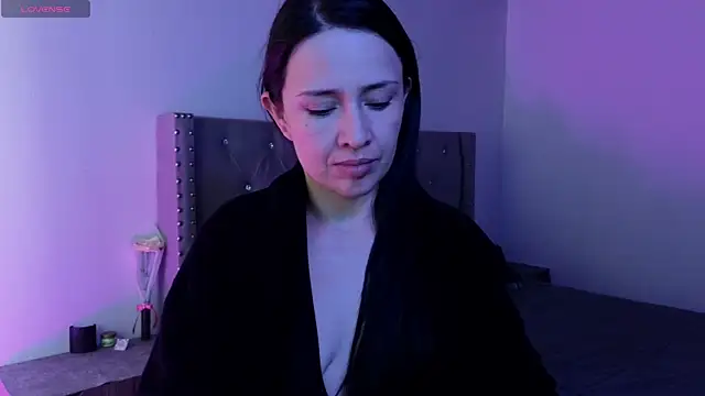 Snapshot of cristal_hilton_10 chatting on 28, 11, 2025 cristal hilton 10 online show from 28, 11, 2025